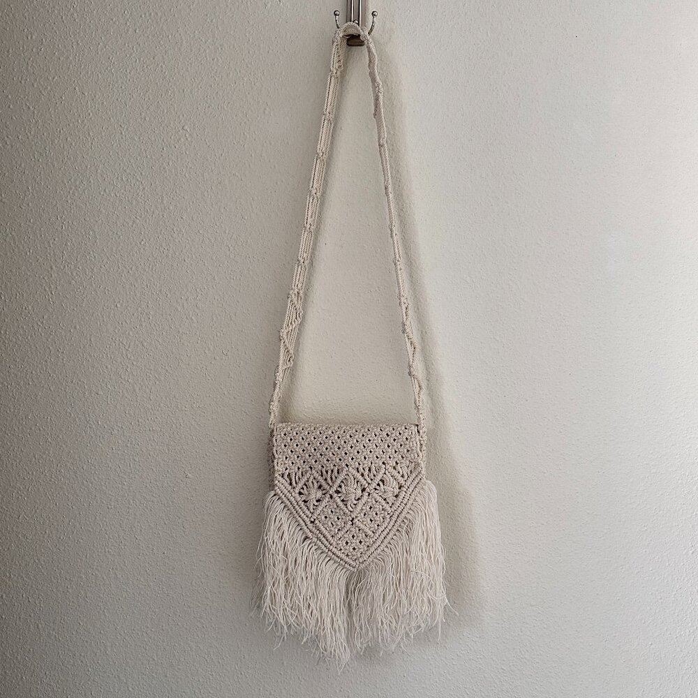 Handmade Boho Cream Macrame Crossbody Purse - Festival Ready Fringe Detail - Picture 5 of 10